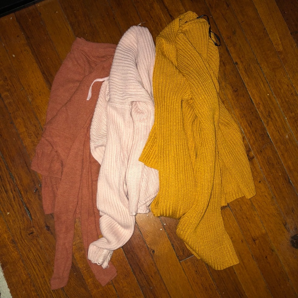 ‼️SOLD‼️CLOSET CLEAN OUT SWEATER BUNDLE FOR $15